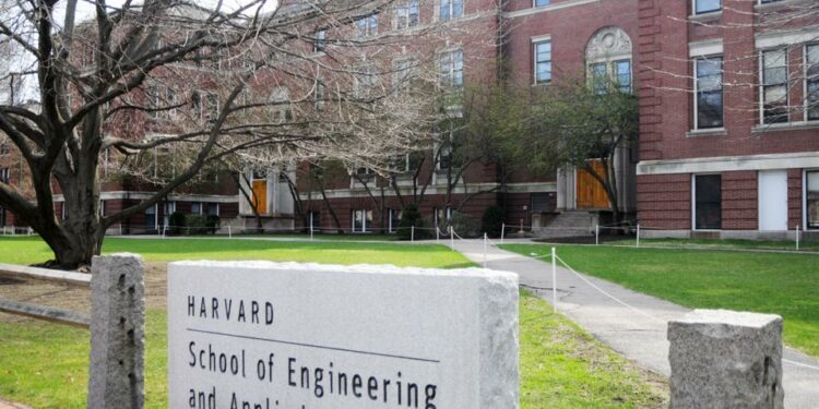 Harvard researchers develop long-lasting solid-state battery