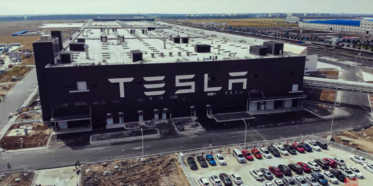 Tesla plans to build the world’s largest battery factory