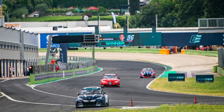 Pure ETCR: Mattias Ekström y Mikel Azcona dominan el sábado en Vallelunga