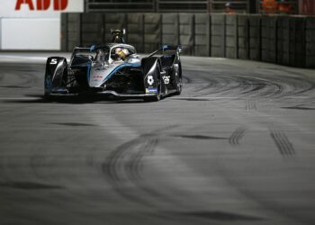 Había anunciado colisiones: Vandoorne se quejó de los pedazos de carrocería en el E-Prix de Londres