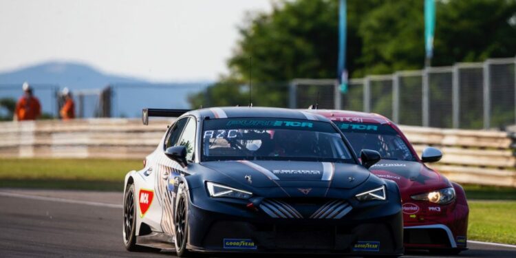 Eng and Azcona Ended on Saturday at the Hungaroring as Leaders