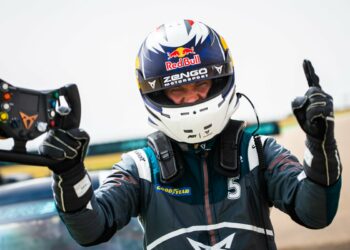 Mattias Ekström Leads with Two Rounds to Go at the PURE ETCR