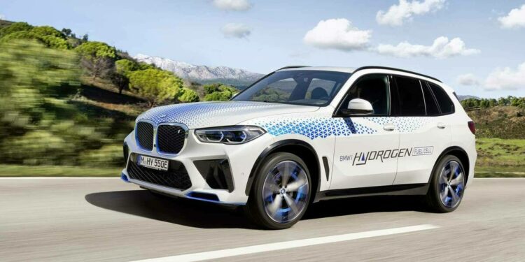 BMW joins the Hydrogen Race with the Ix5