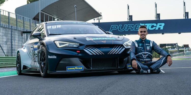 Mikel Azcona was the King of the Hungaroring in the Pure ETCR