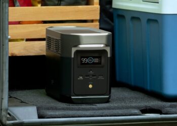 New Portable Battery Powered by the Sun