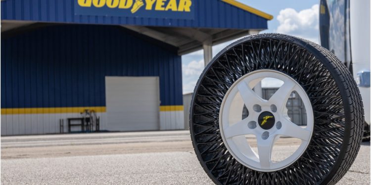 Goodyear prueba la nueva generación de neumáticos eléctricos con el Tesla Model 3