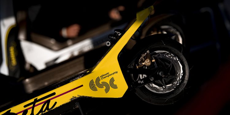 Así es una vuelta a bordo del S1-X, scooter oficial del eSkootr Championship