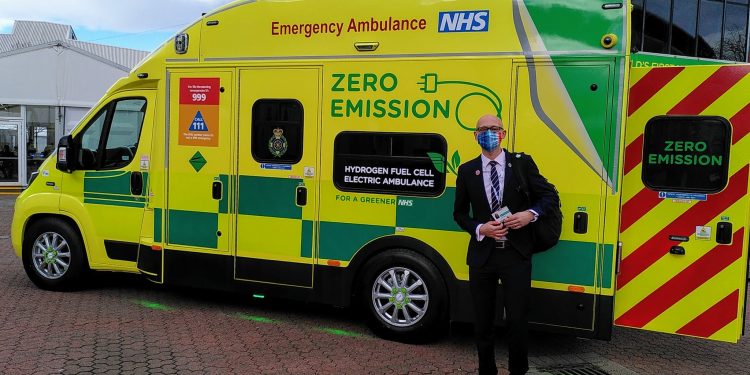 Presentan ambulancia propulsada por hidrógeno en la COP26
