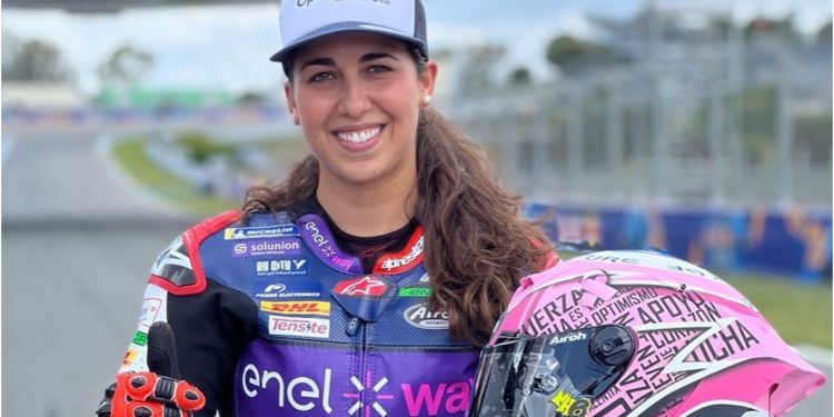 Fight Against Breast Cancer: The Meaning Behind María Herrera’s Helmet in MotoE