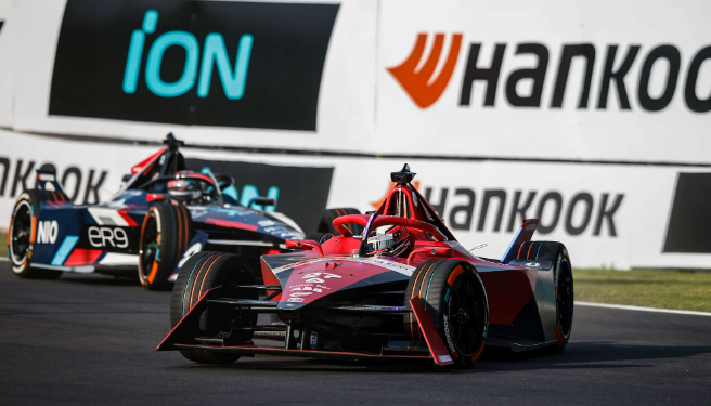 Jake Dennis Arrives to London as Top Title Favorite