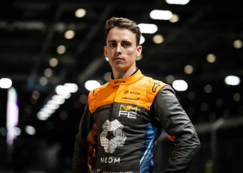 Neom McLaren extiende pacto con Jake Hughes