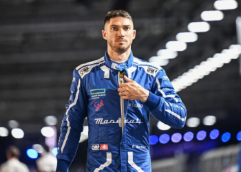 Edoardo Mortara Ditches Maserati Steering Wheel