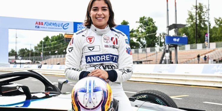 Female Driver Steals the Show at the Portland E-Prix